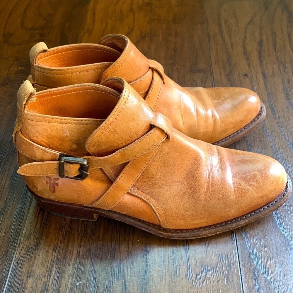 Camel brown leather low-cut Frye boots or booties